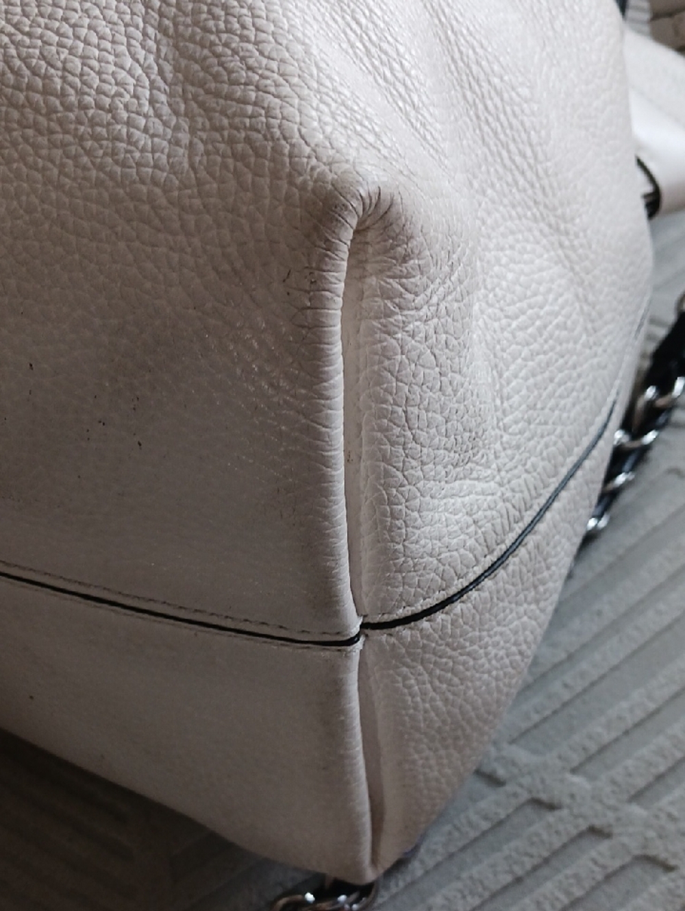 Michael Kors White Downtown Astor Leather Tote Bag with Chain Strap - Picture 5 of 5